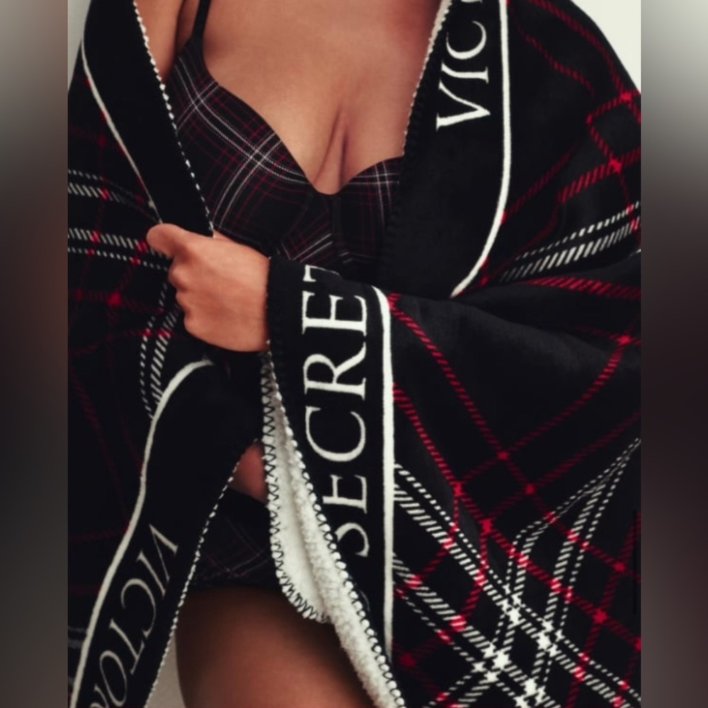 Victoria’s Secret Cozy Blanket • NEW IN BAG • Holiday 2025 Red Plaid • 50”x60”